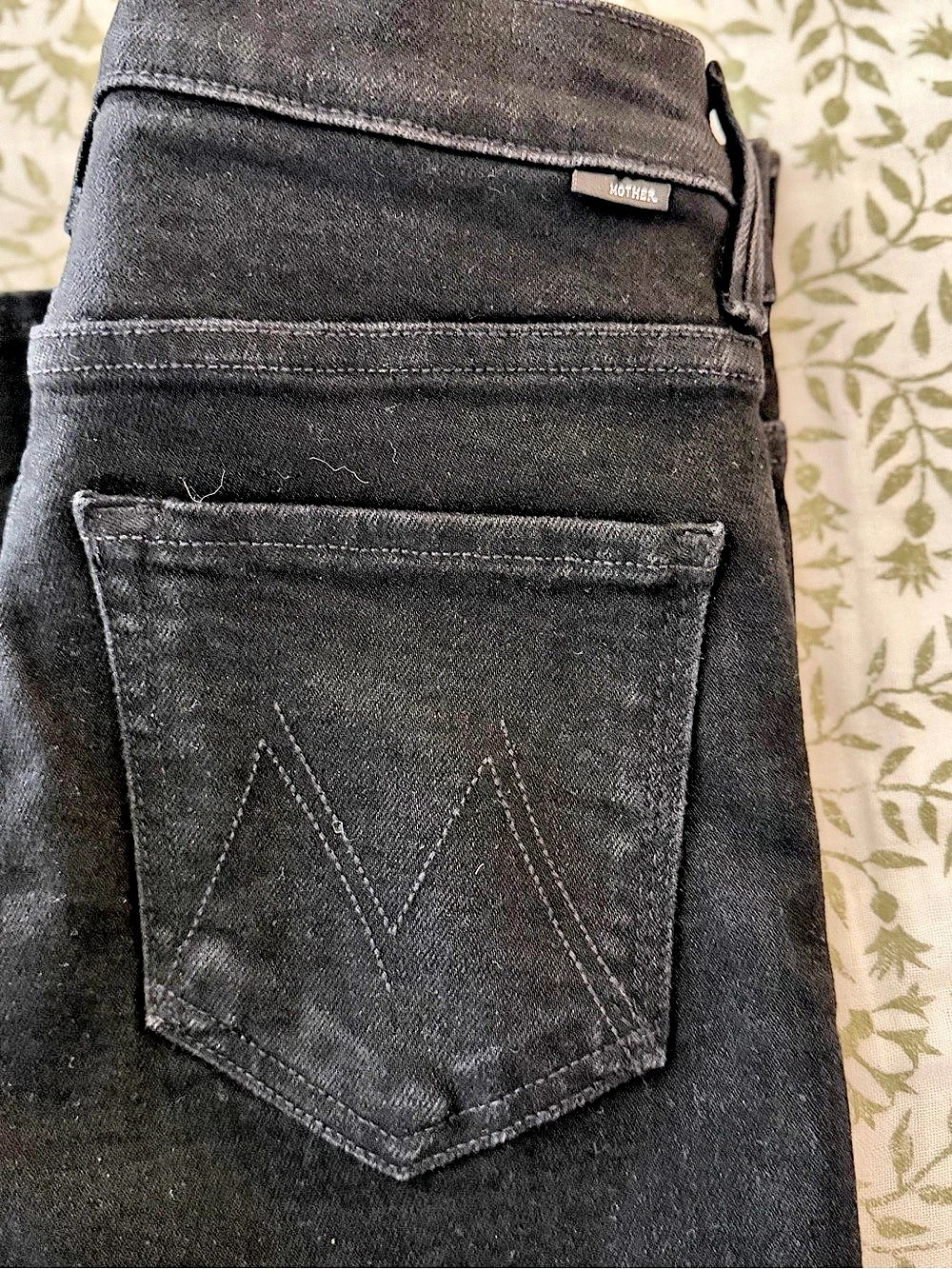 MOTHER The Weekender Nighty Night Black Flare Jeans Size 26